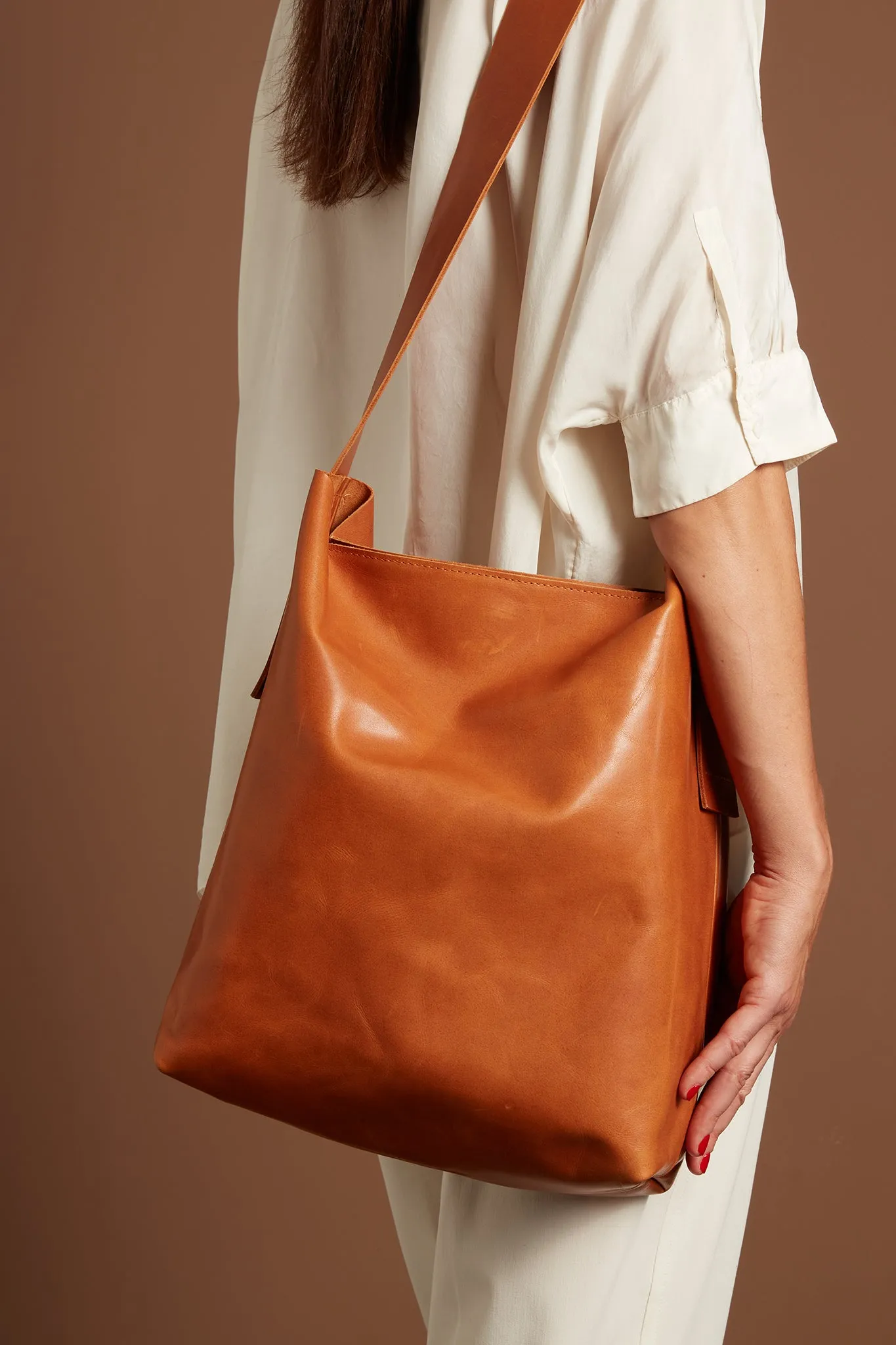 BOLD STRAP CROSSBODY