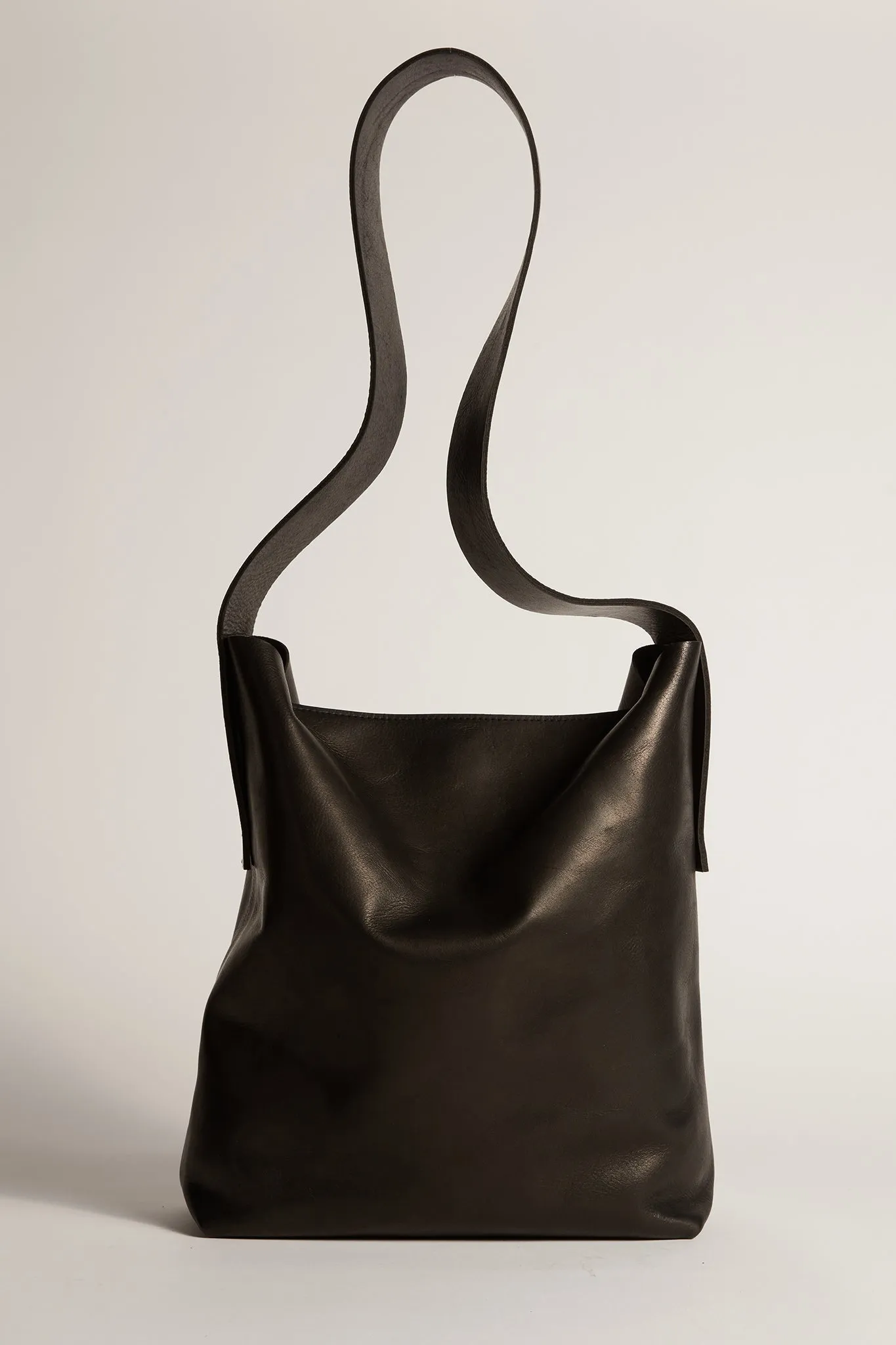 BOLD STRAP CROSSBODY