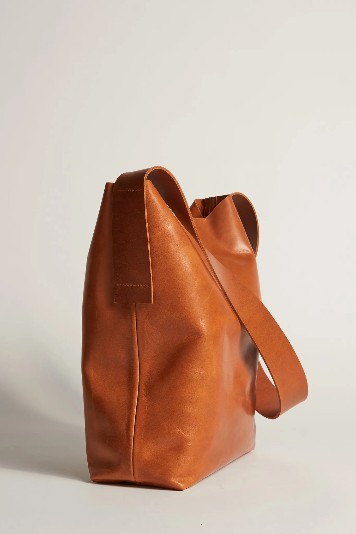 BOLD STRAP CROSSBODY
