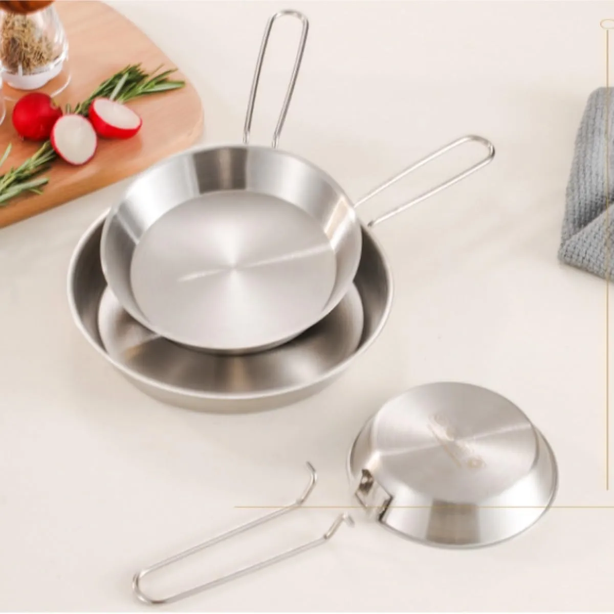 Camping Kitchen Utensil 304 Stainless Steel Frying Pan Outdoor Flat Bottom Frying Pan Portable Camping Cooker for Outdoor Cooking(12cm)