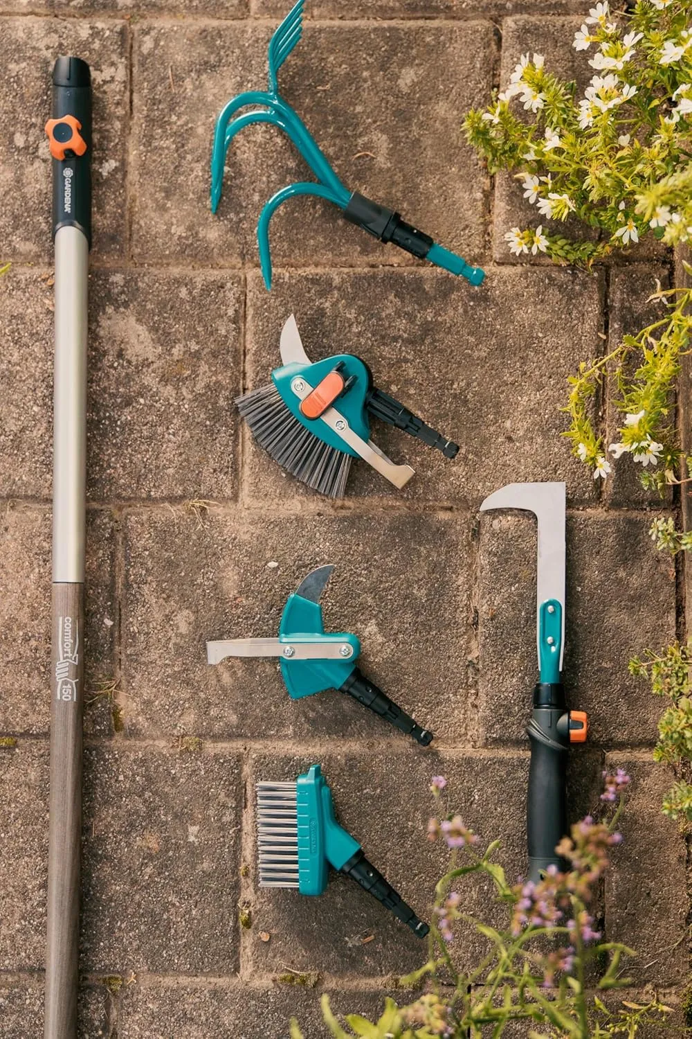 Gardena combisystem Patio Weeder: Weed Scraper for Removing Moss and Weeds in Paving Joints, Hardened Stainless Steel Blade with Double-Sided Grinding, Corrosion Protection (8927-20)