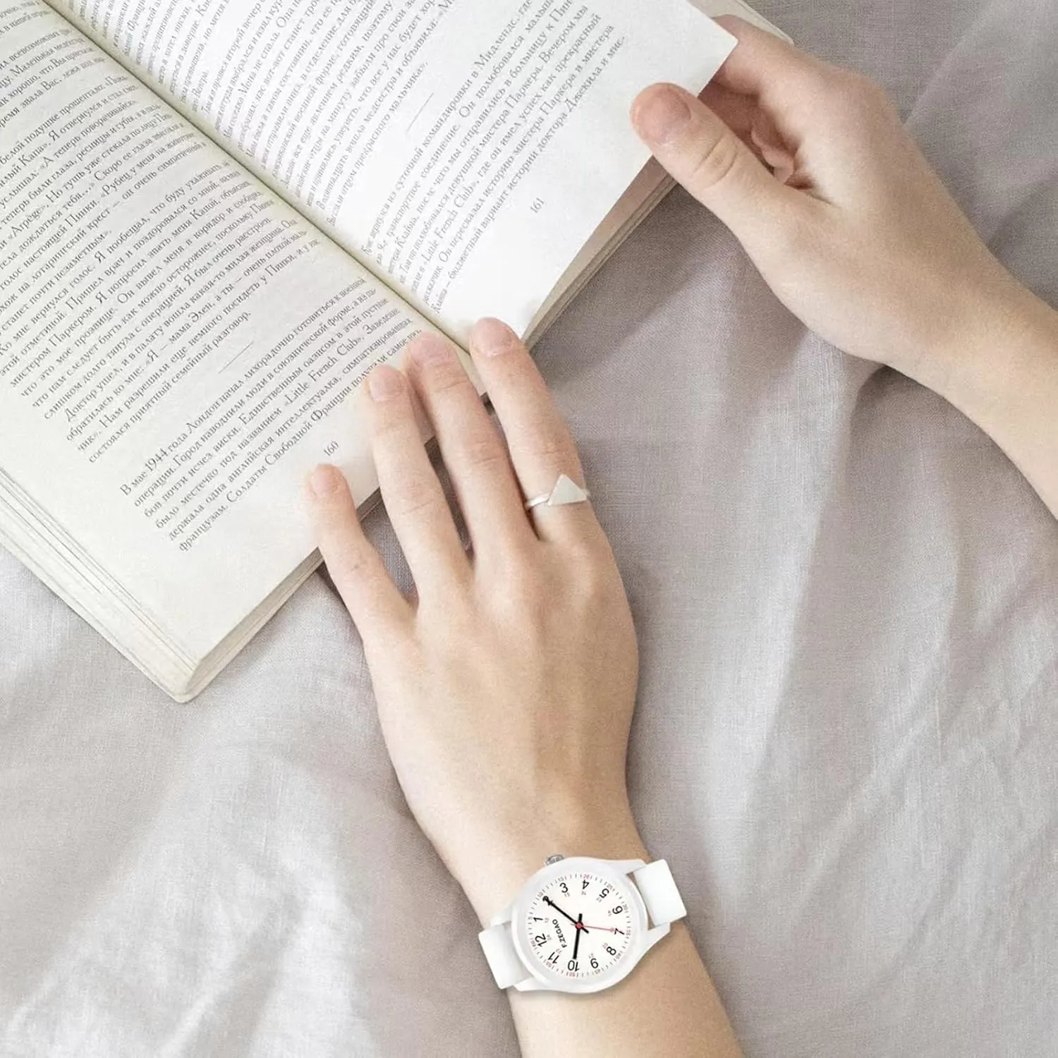 Large Dial Waterproof Watches for Women, Easy Read Simple Nurse Watch with Second Hand, Ladies Watches with Silicone Band for Swimming, 40mm Diameter