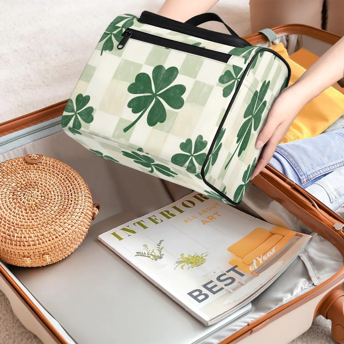 St. Patrick's Day Leaf Clovers Travel Toiletry Bag for Men and Women, Large Hanging Makeup Bag Organizer Toiletries Bag for Travel, Cosmetic Bag with Handle