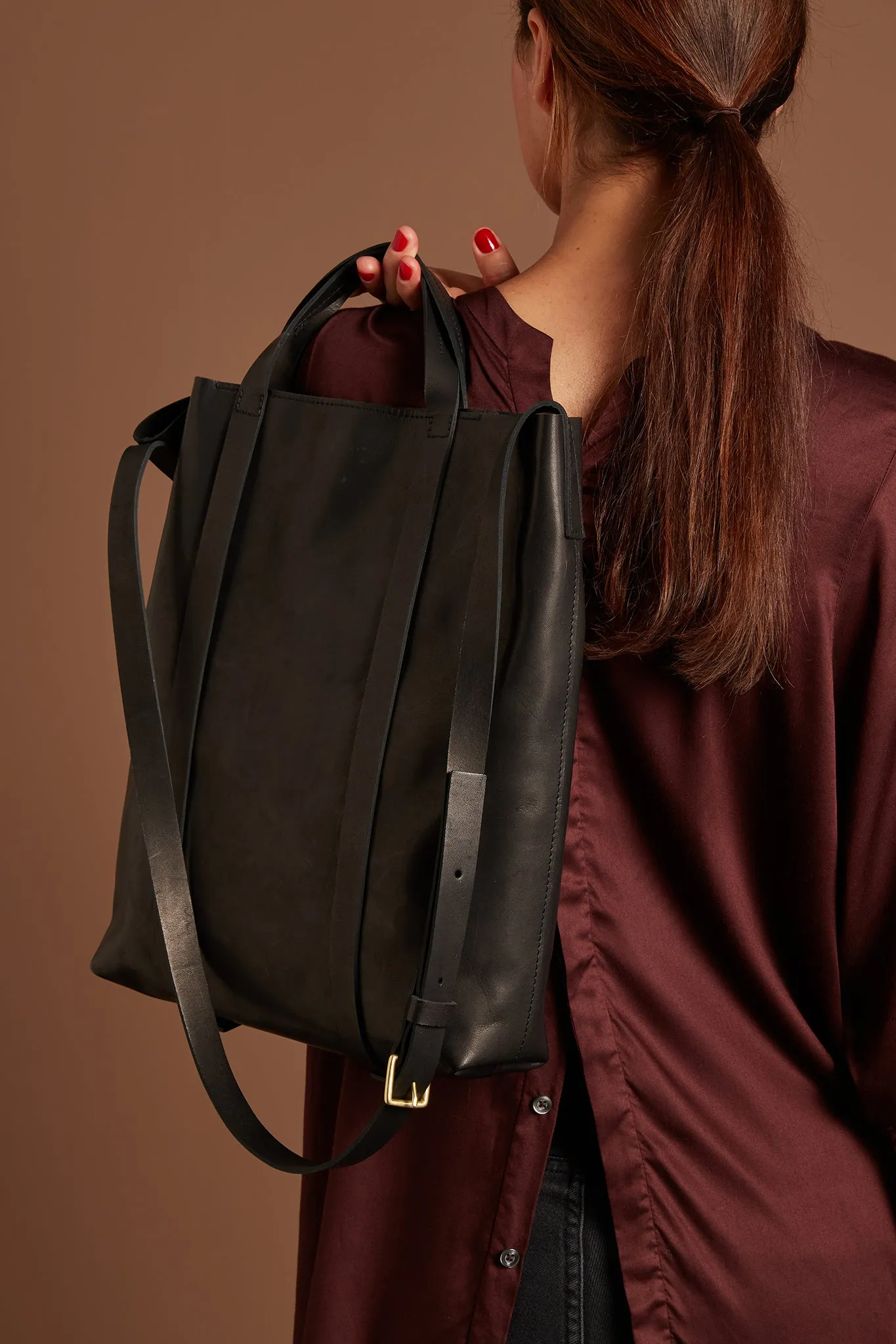 STRAPPY TOTE