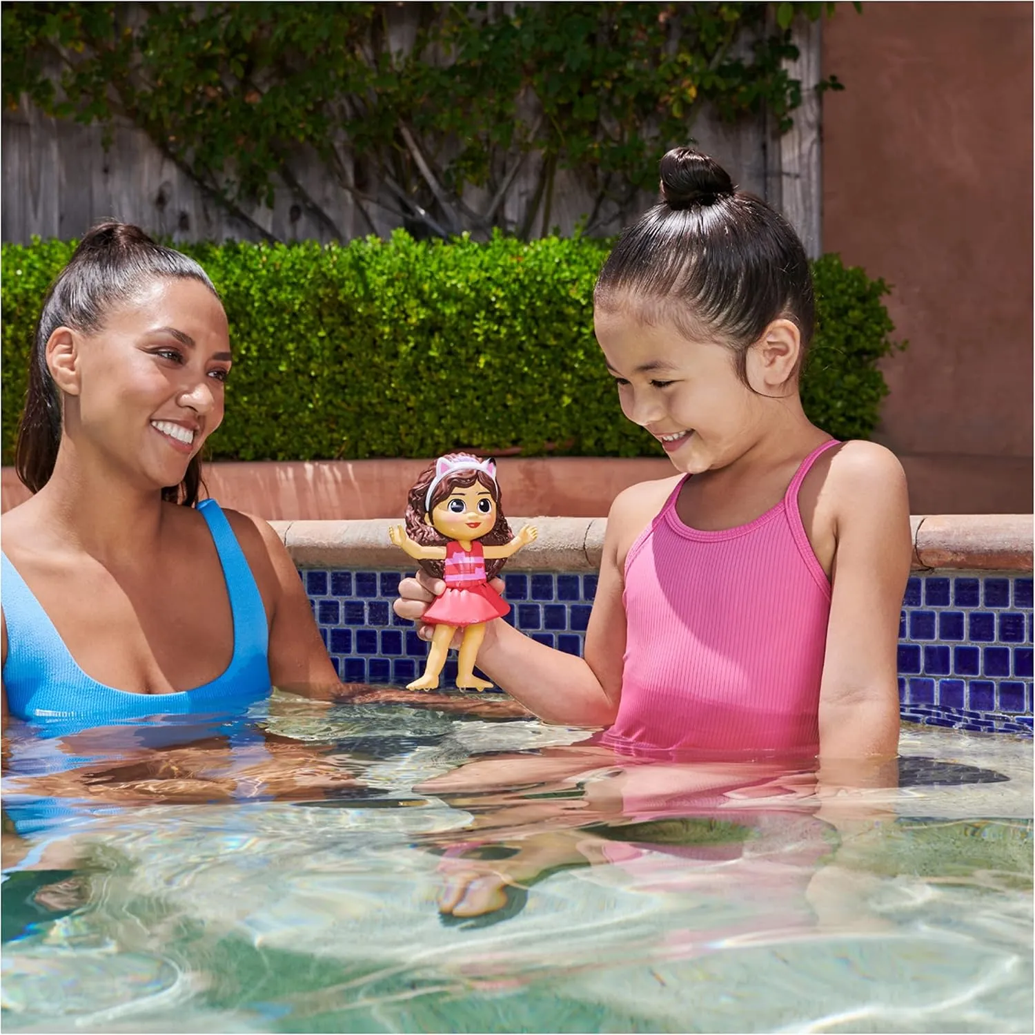 SwimWays Gabby’s Dollhouse Gabby Floatin' Figures, Swimming Pool Accessories & Kids Pool Toys, Gabby's Dollhouse Party Supplies & Water Toys for Kids Aged 3 & Up