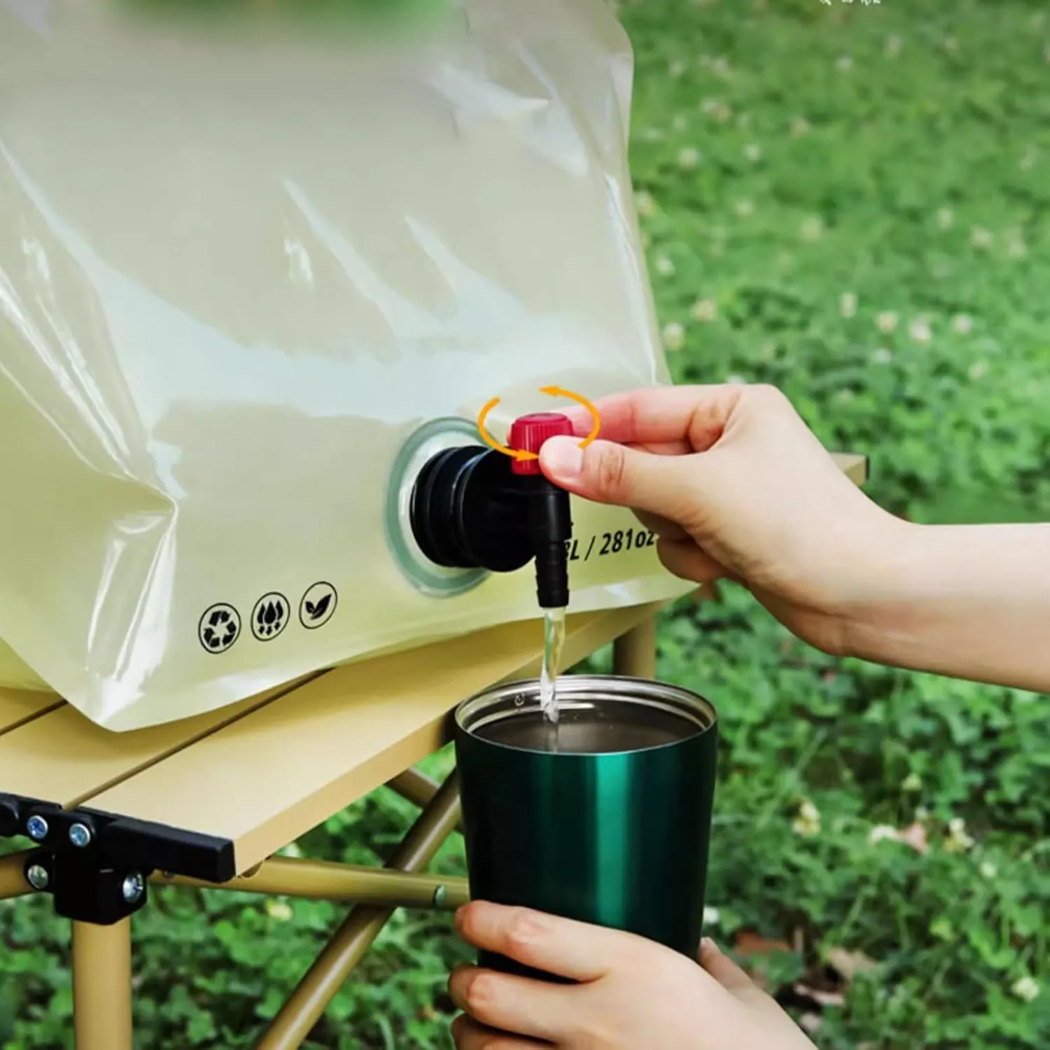 Water Storage Bladder 8L Foldable Plastic Water Storage Bag with Faucet Portable Water Tank with Capacity Water Level Line for Camping, Hiking, Emergency Water Storage(Green,2 Pieces)